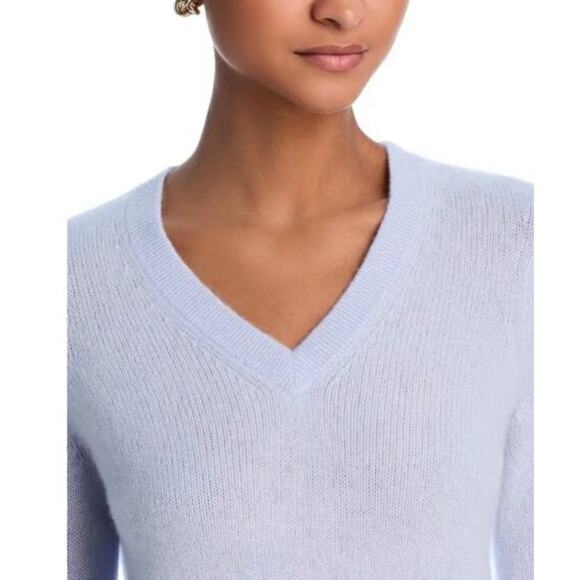 100% Cashmere NEW Bloomingdales Blue V-Neck Sz Med Sweater - Picture 4 of 9